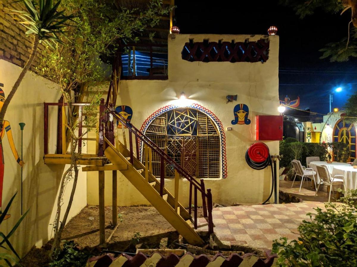 Elphardous Hotel Luxor Bagian luar foto