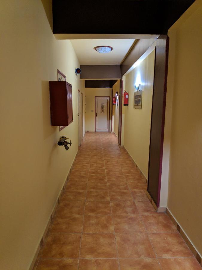 Elphardous Hotel Luxor Bagian luar foto
