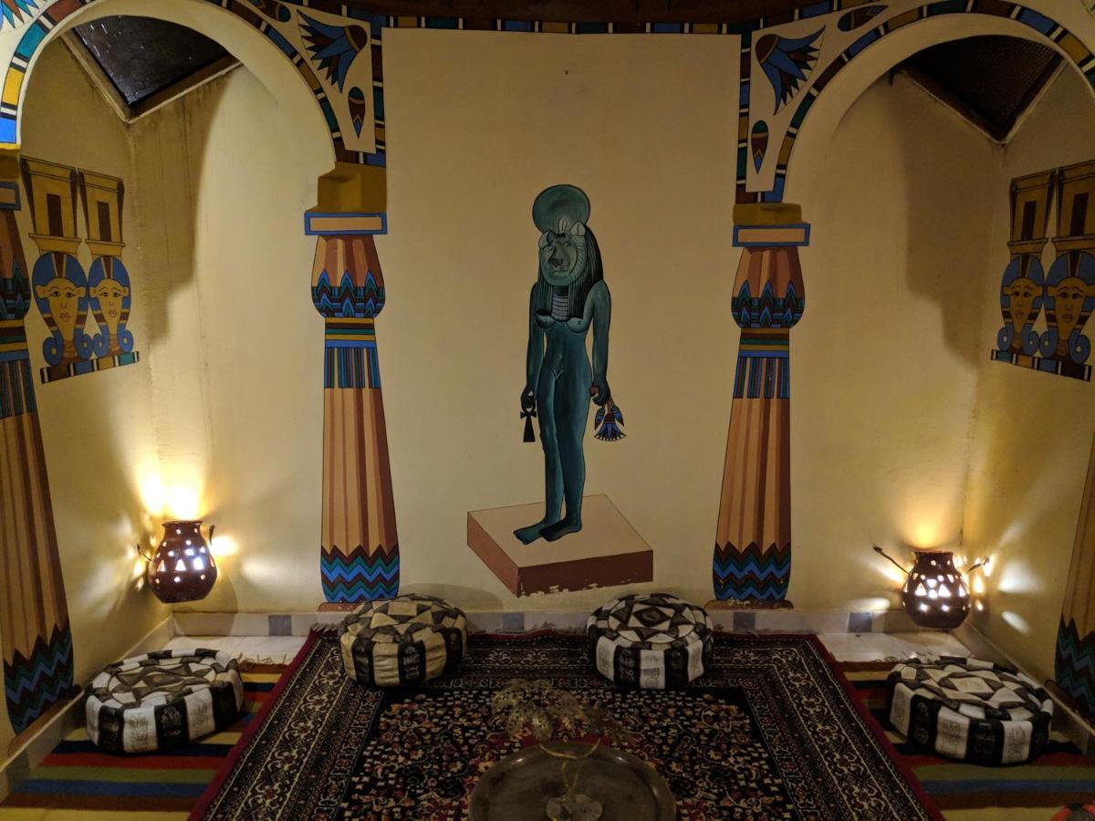Elphardous Hotel Luxor Bagian luar foto