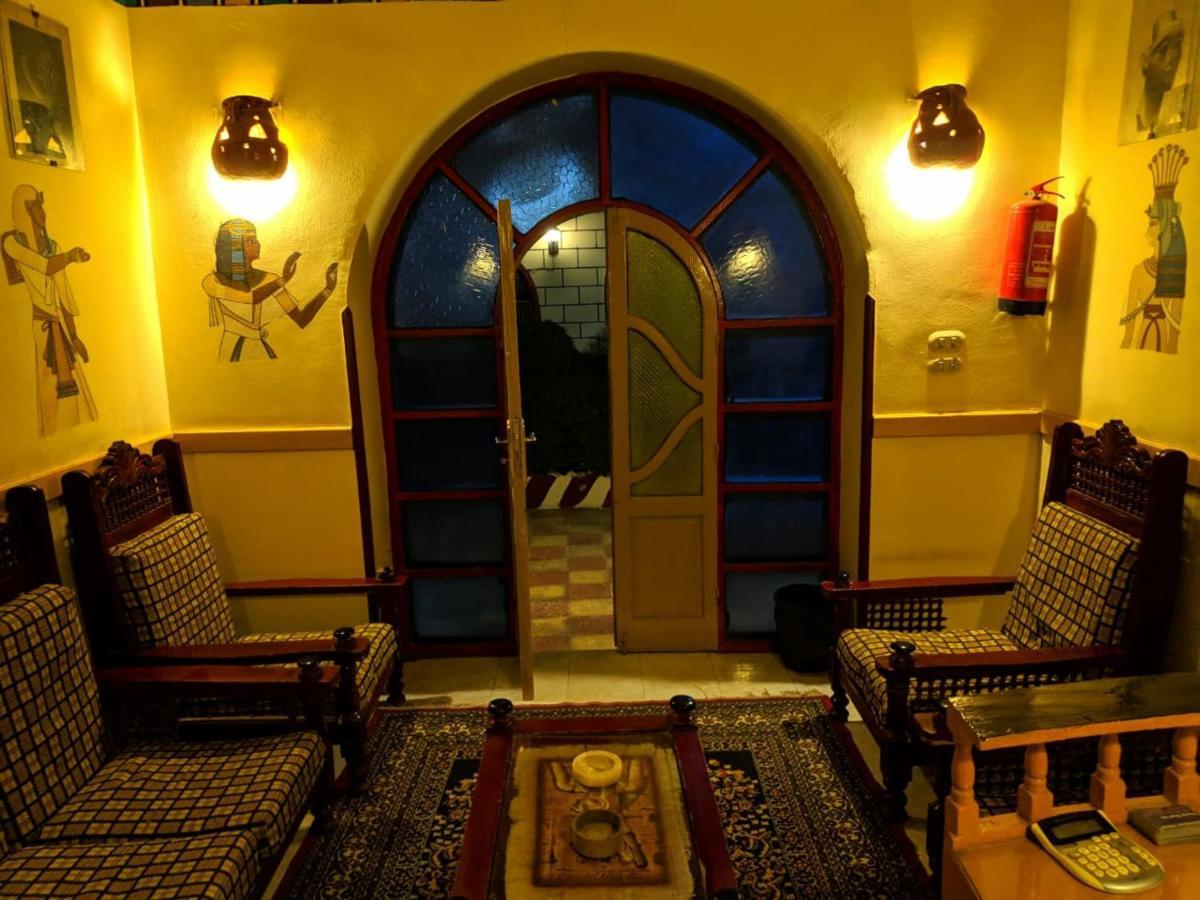 Elphardous Hotel Luxor Bagian luar foto
