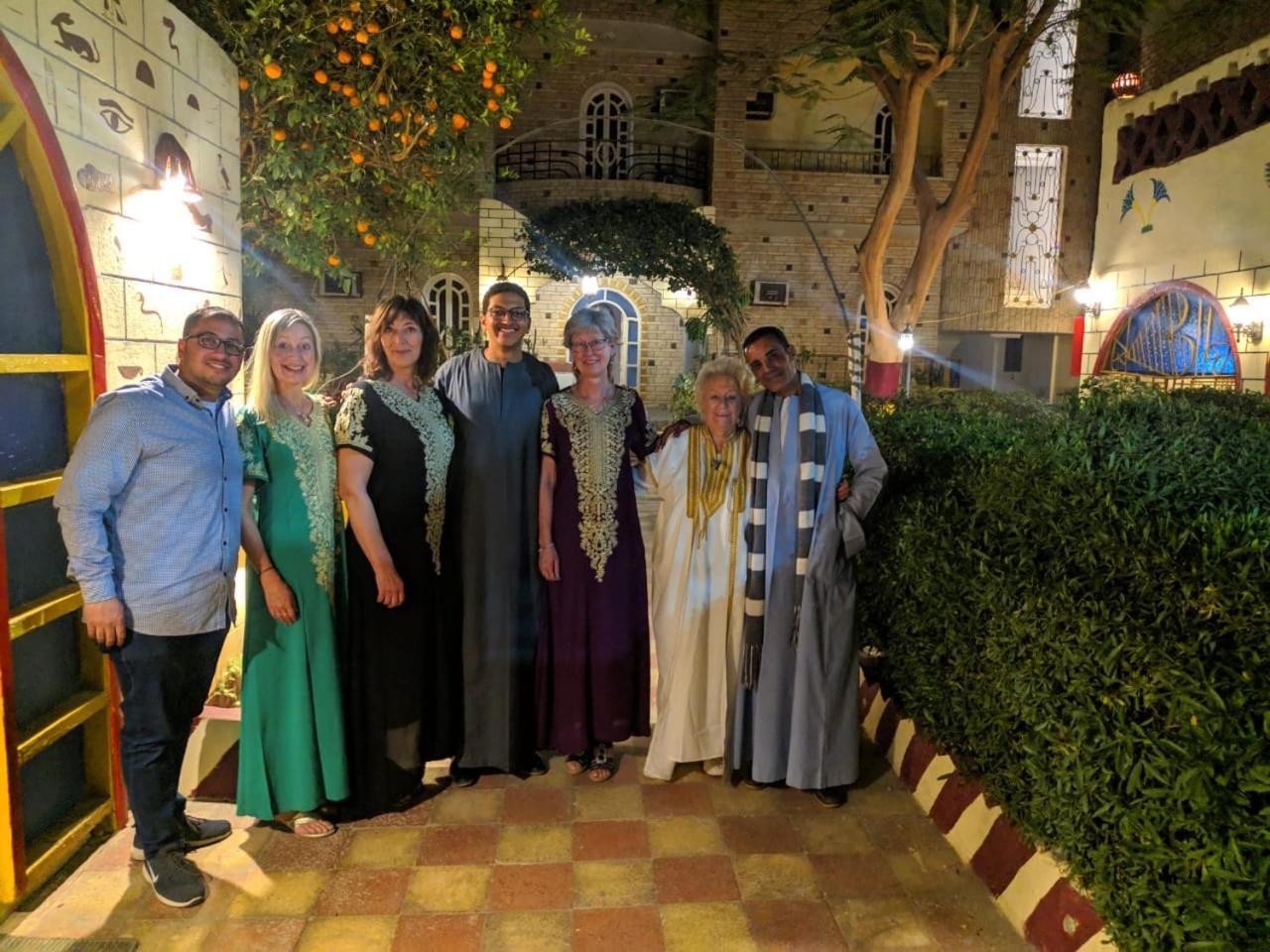 Elphardous Hotel Luxor Bagian luar foto